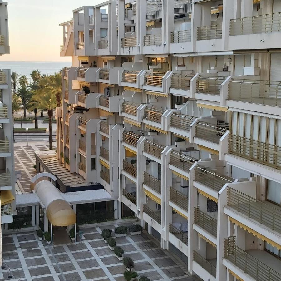 Apartamento En El Centro De 살루 외부 사진